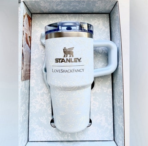 Stanley x LoveShackFancy Holiday Quencher H2.0 FlowState Tumbler 40 oz – Toscana Toile Alpine Blue